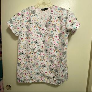 Cassandra O Womens Scrubs Scrub Top Shirt M Koala Rainbow Heart Valentine’s Day